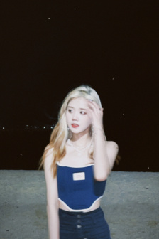 年轻女老师在线观看